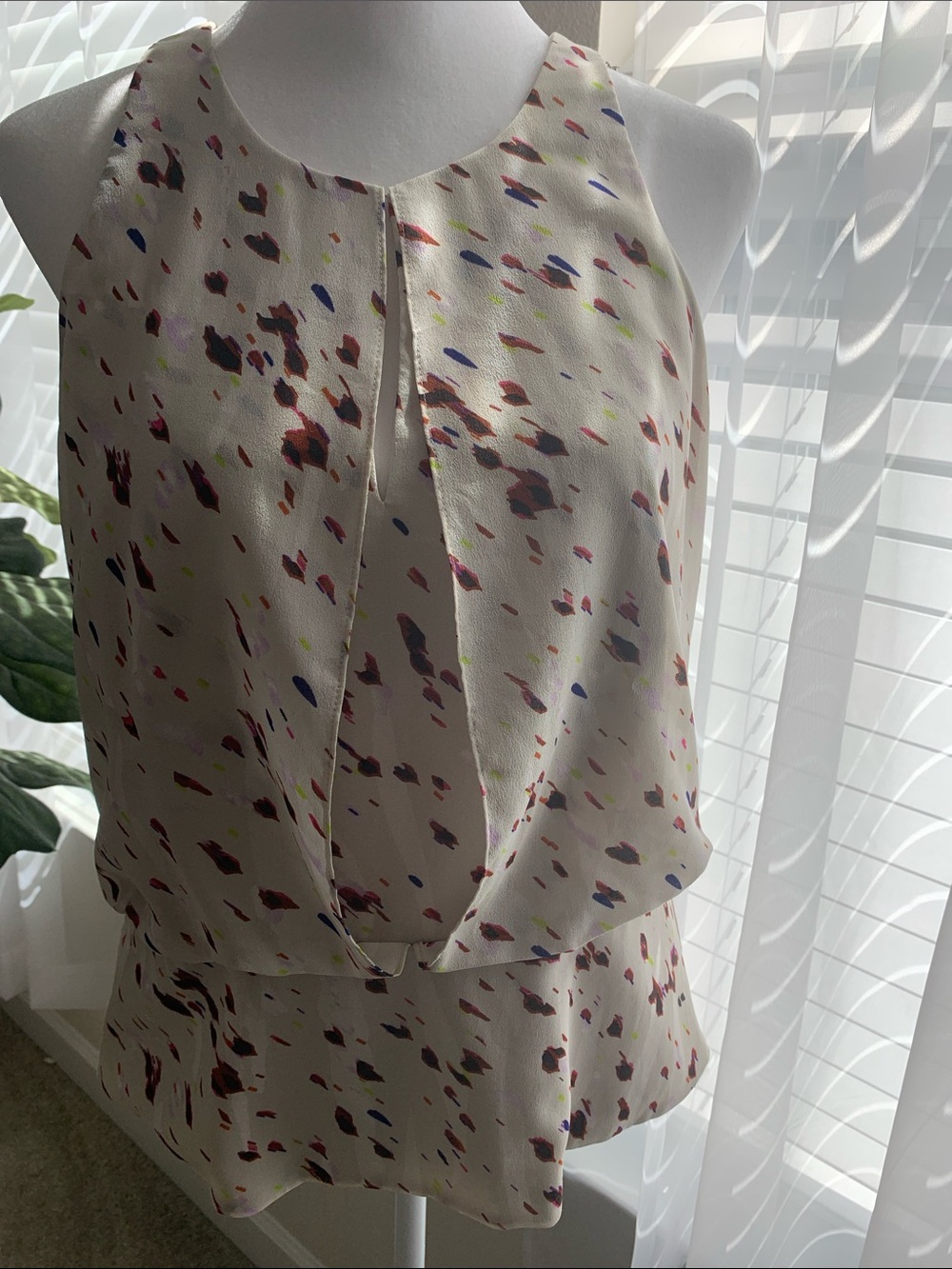 Ann Taylor Ivory Sleeveless Keyhole Peplum Blouse with Subtle Multicolor Print